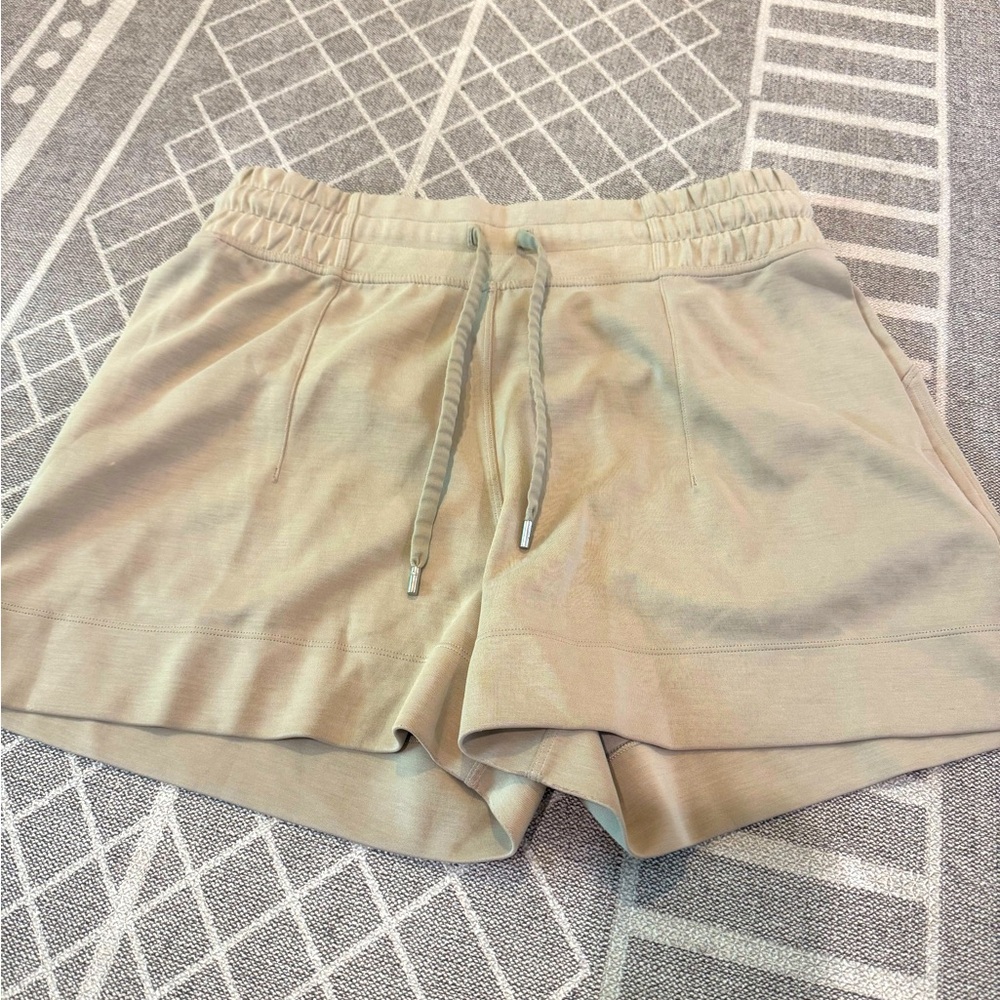 Lululemon- soft stream womens shorts